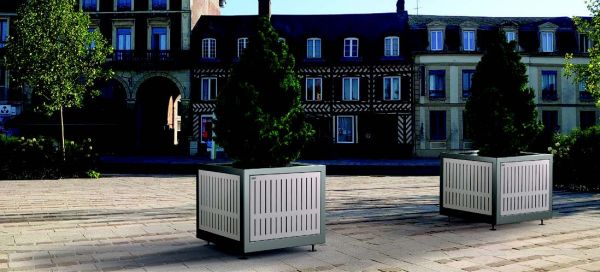 Pflanzbehälter PB-P 02 Modell SILAOS®. Stahl, im öffentlichen Raum